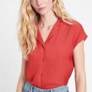 Banana Republic Resort Shirt in Cardinal Red. Women’s XS.